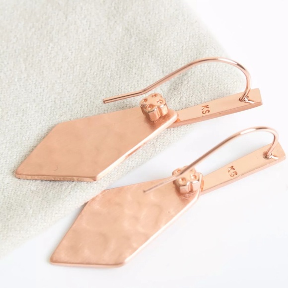 KENDRA SCOTT • Rose Gold Gianna Logo Earrings - Picture 3 of 6
